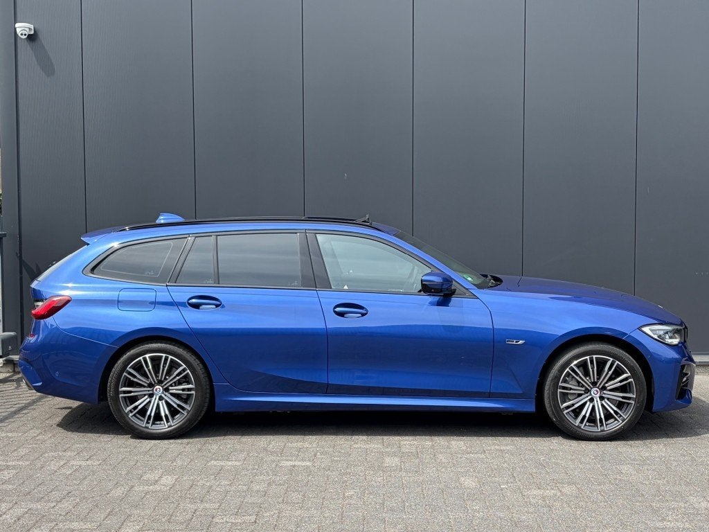 BMW 3 Serie Touring 330e xDrive M Sport 50 Jahre Pano Laserl, Automaat, Gebruikt, 4 cilinders, 1865 kg