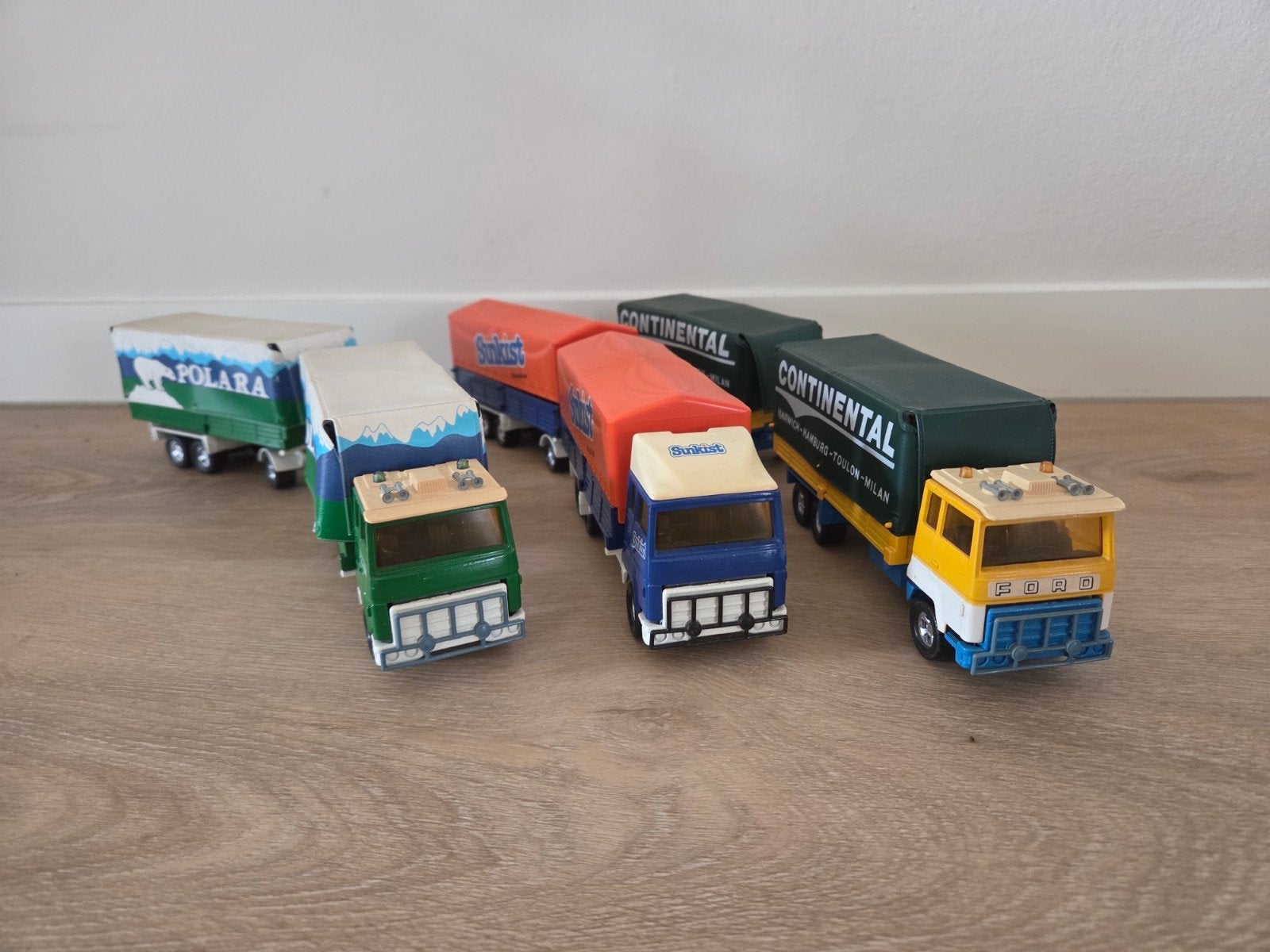 Matchbox Ford Transcontinental Continental Sunkist Polara, Ophalen of Verzenden, Gebruikt, Bus of Vrachtwagen