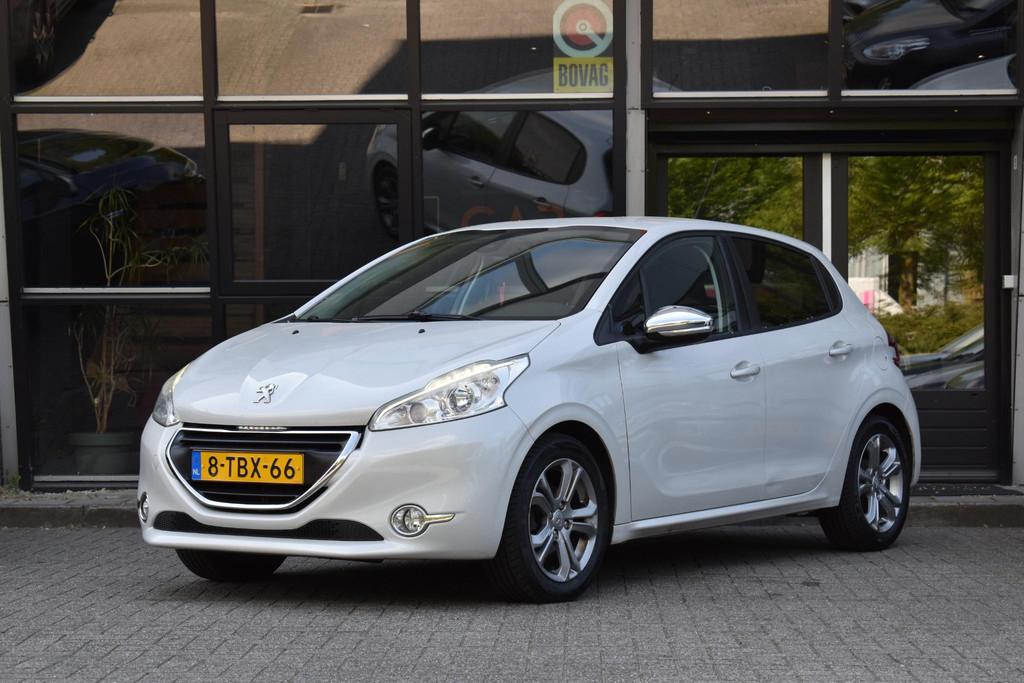 Peugeot 208 1.2 VTi Oxygo Cruise Navi, Voorwielaandrijving, Euro 5, Stof, Gebruikt