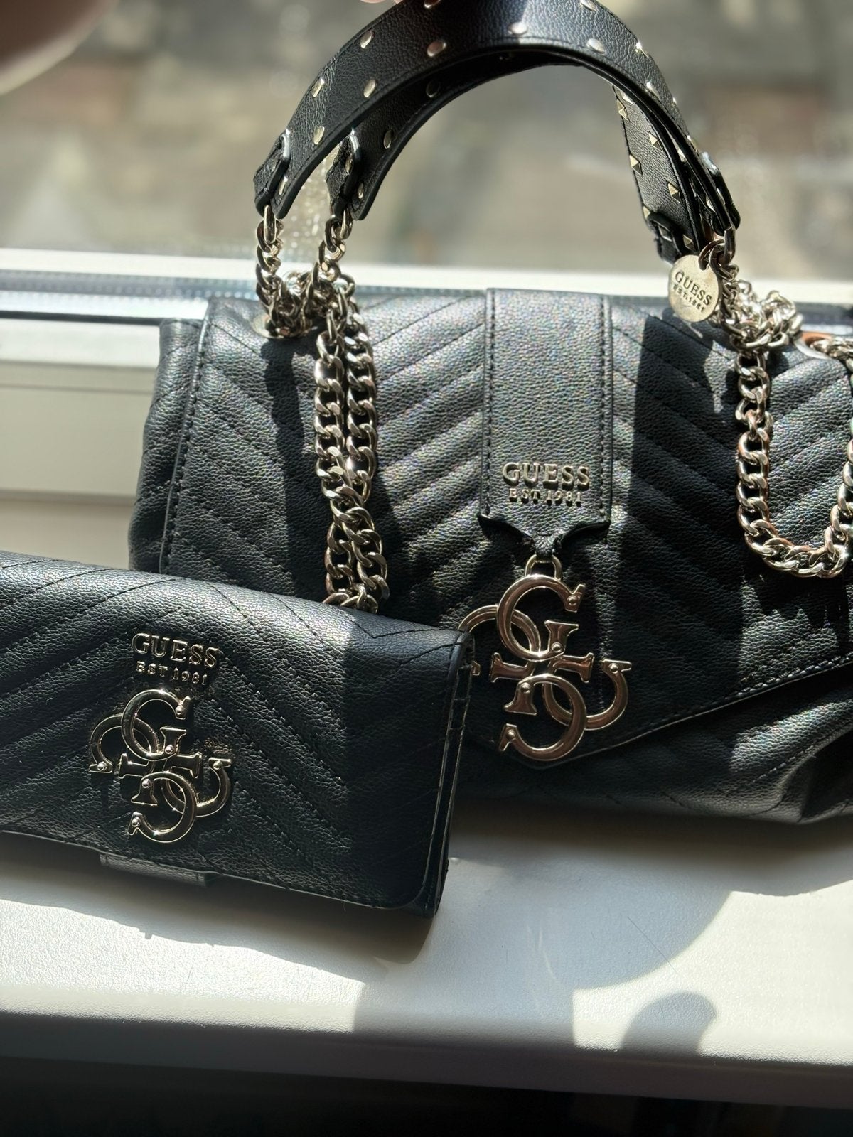 Guess tas met portemonnee Set - Zwart, zo goed als nieuw, Sieraden, Tassen en Uiterlijk, Ophalen of Verzenden, Zo goed als nieuw