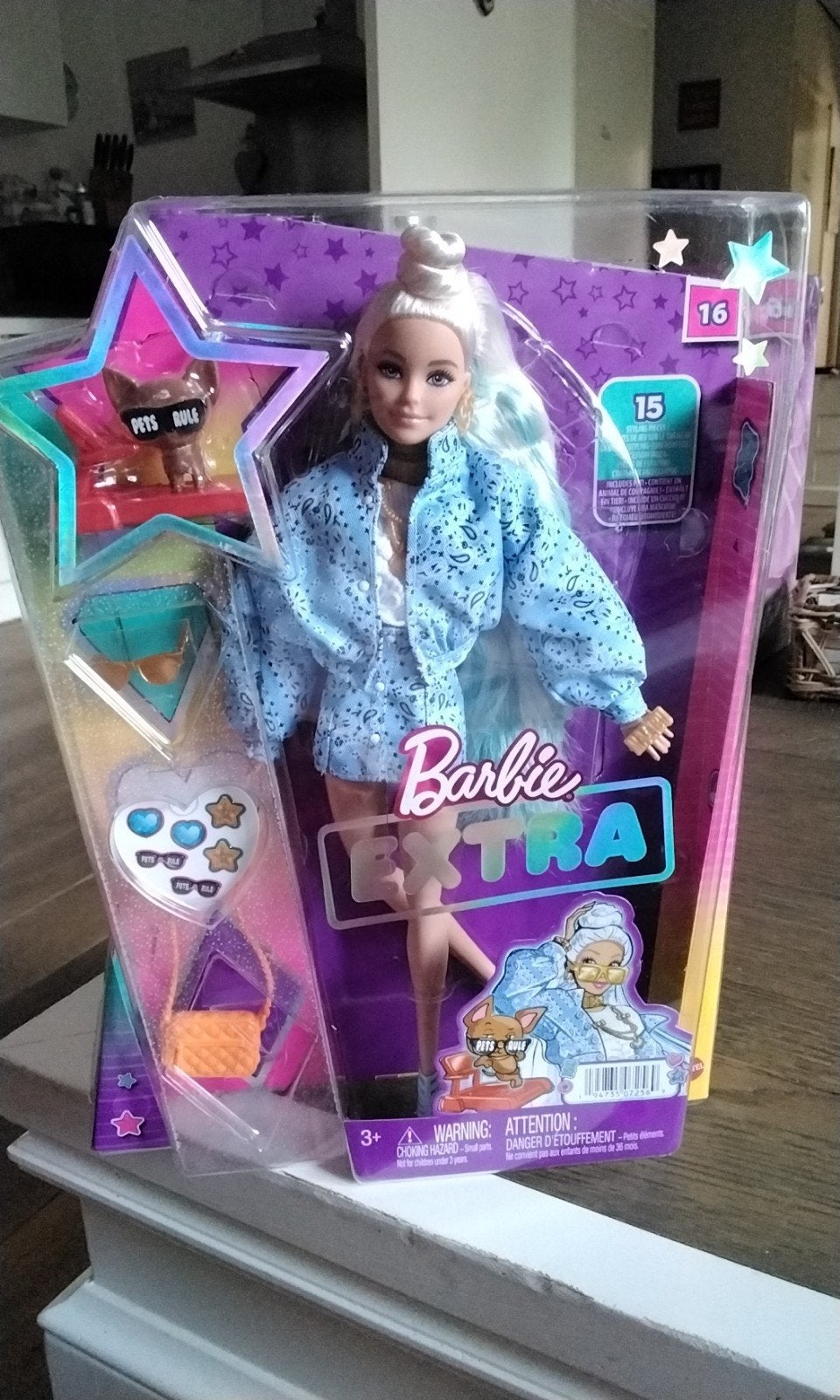 Barbie Extra Pop met blauwe outfit en accessoires, Ophalen of Verzenden, Nieuw, Barbie