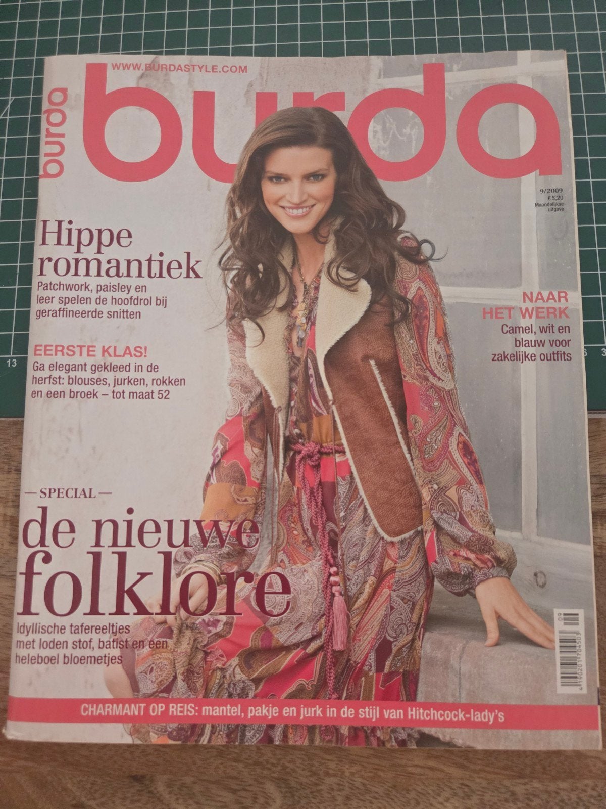 Burda 9/2009 - Hippe Romantiek & Nieuwe Folklore, Ophalen of Verzenden, Gelezen, Damesbladen