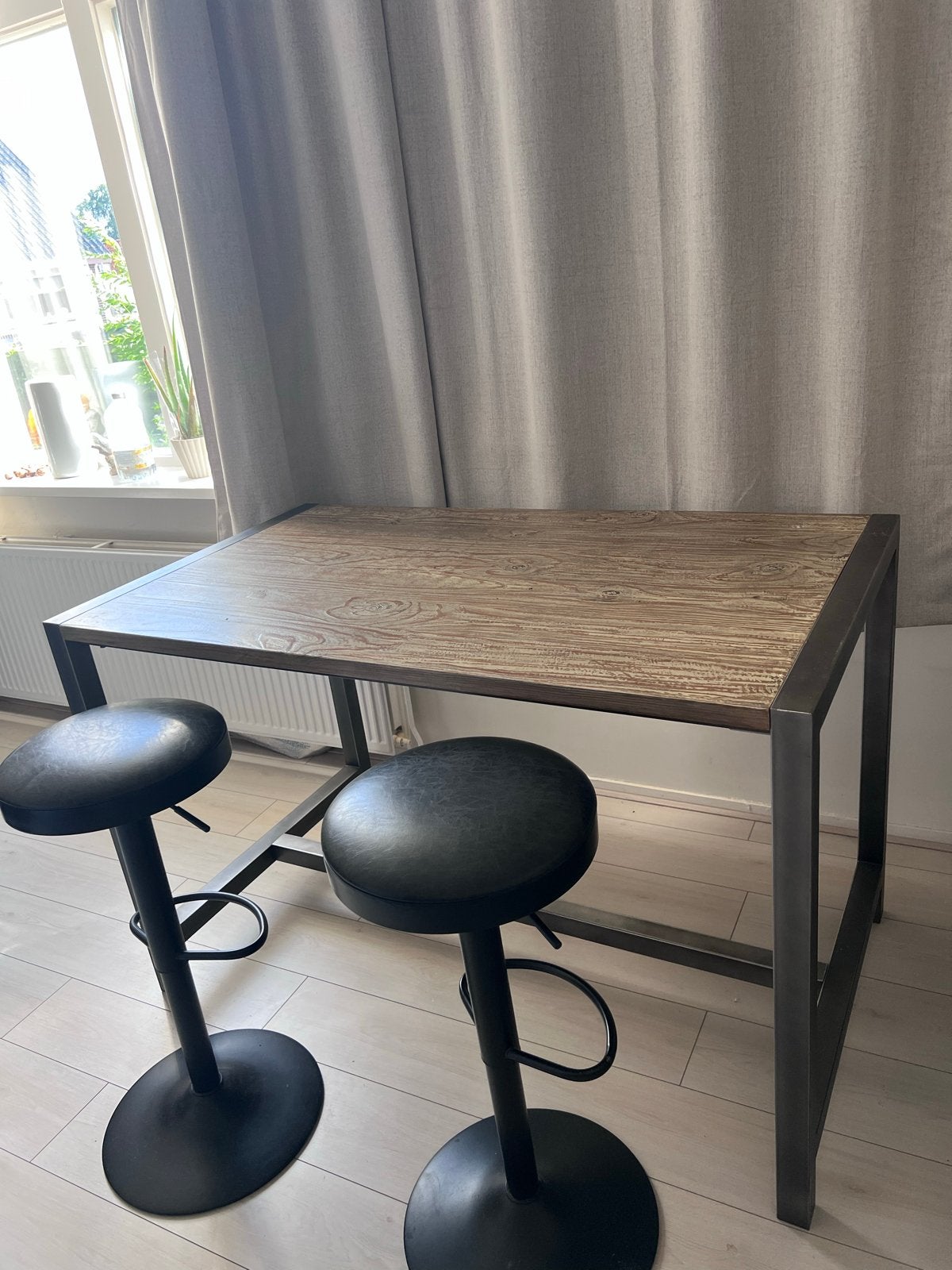 Bartafel met twee barkrukken en twee klapstoelen, Huis en Inrichting, Tafels | Eettafels, Ophalen, Gebruikt, 100 tot 150 cm, 50 tot 100 cm