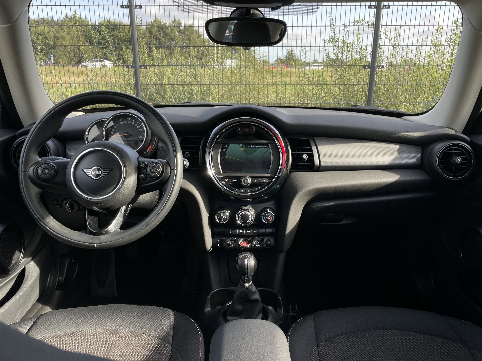 Mini 3-Deurs 1.5 Cooper | NAVI | Bluetooth | Airco | Cruise, Auto's, Voorwielaandrijving, Gebruikt, 4 stoelen, Origineel Nederlands