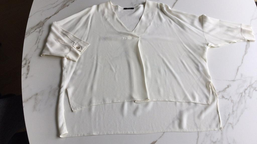 Carla G blouse mt 40 NL , kleur room wit, Kleding | Dames, Ophalen of Verzenden, Zo goed als nieuw, Maat 42/44 (L), Wit