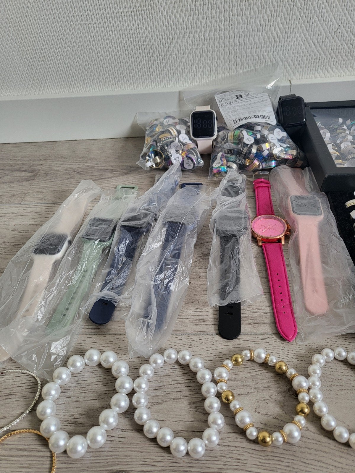 Grote partij nieuwe sieraden: ringen, horloges, armbanden, Overige kleuren, IJzer of Staal, Nieuw, Ophalen of Verzenden