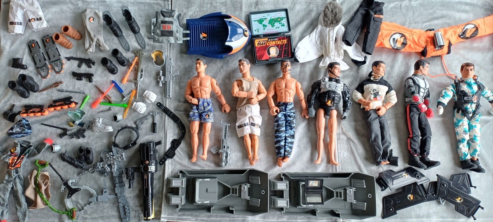 Partijtje Action Man Figuren Boten Wapens Kleding etc. € 25, Ophalen, Gebruikt