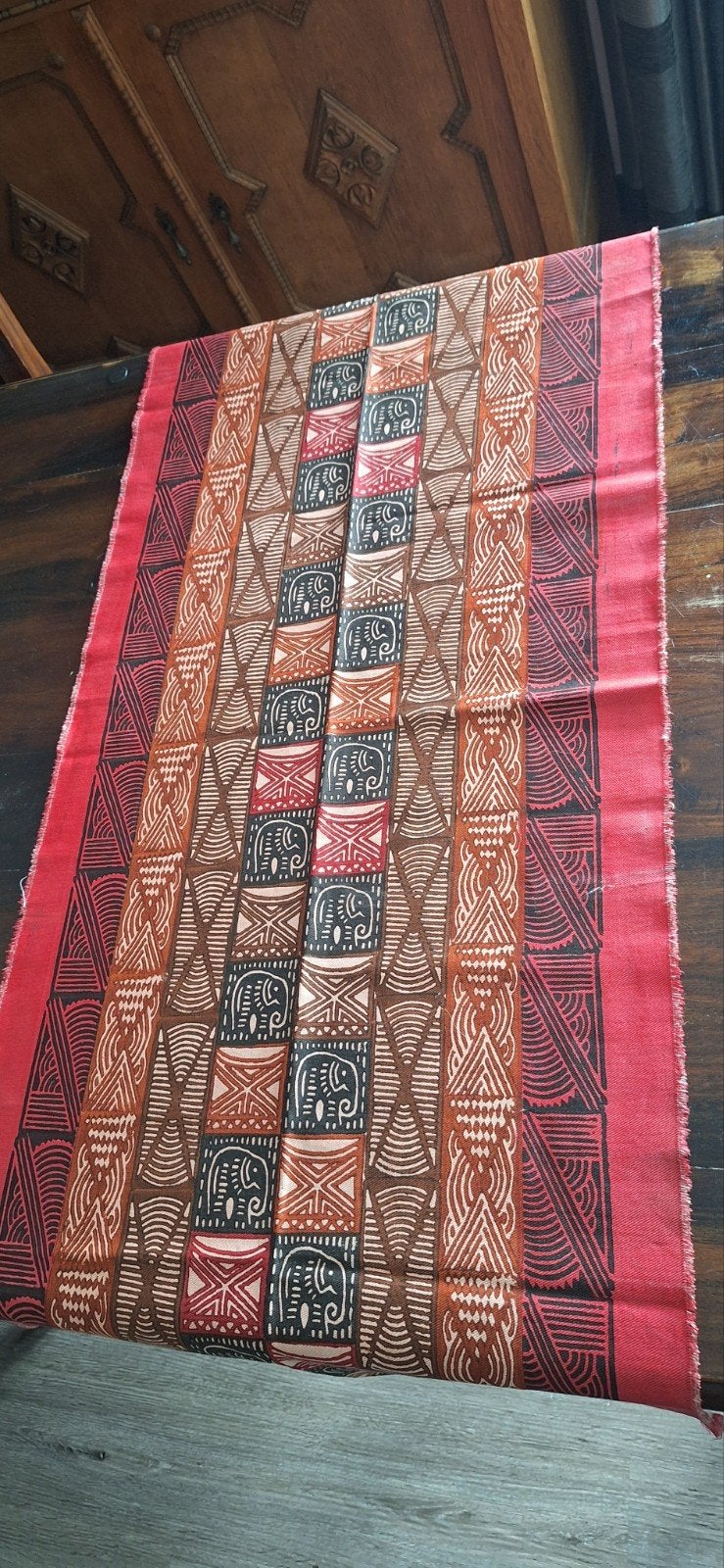 Zuid-Afrikaanse stof met olifantenprint, 144x50 cm, Ophalen of Verzenden, Zo goed als nieuw, 30 tot 120 cm, 30 tot 200 cm