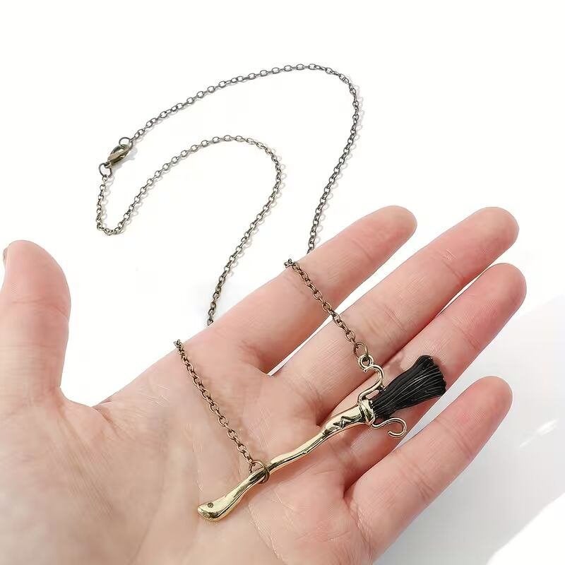 HP Harry Potter Nimbus 2000 Bezem hanger/ketting, Ophalen of Verzenden, Nieuw, Gebruiksvoorwerp
