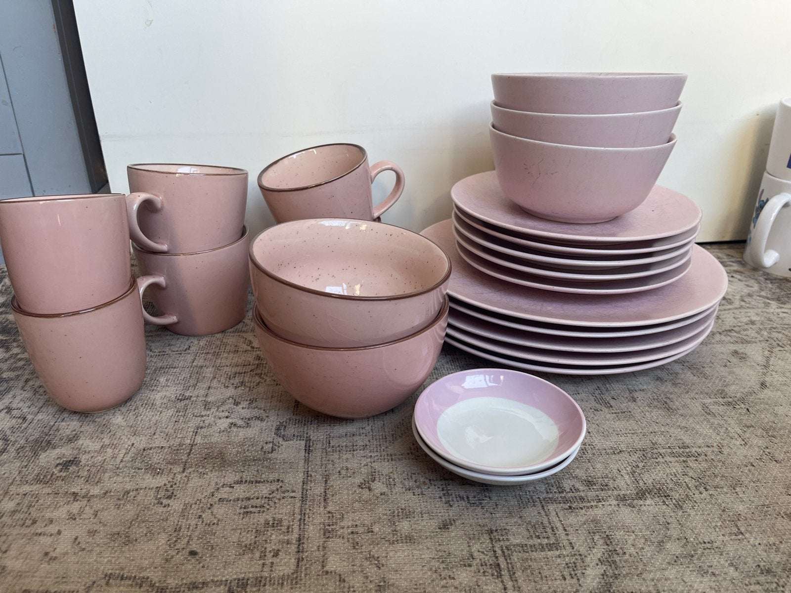 IKEA servies roze - Borden, kommen en mokken, Keramiek, IKEA, Ophalen of Verzenden, Zo goed als nieuw