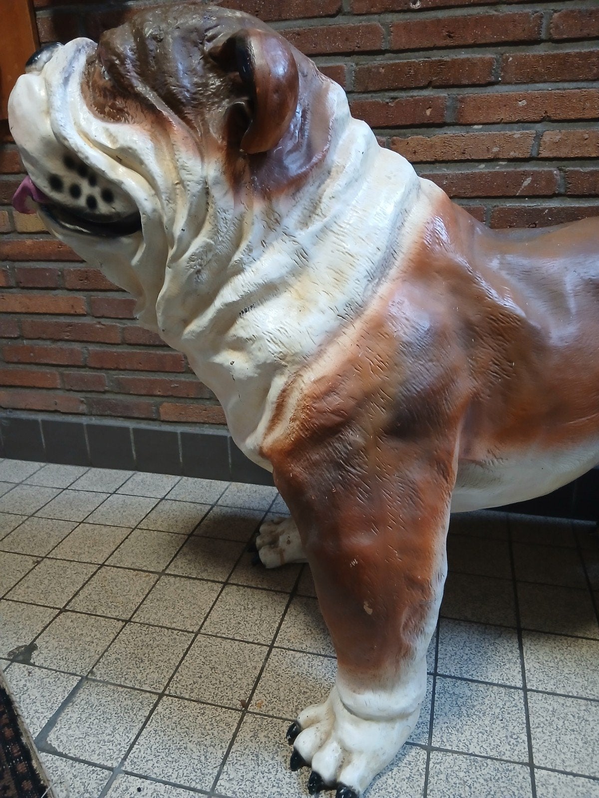 Grote Engelse Bulldog van polyester - H72 x L85 cm, Ophalen