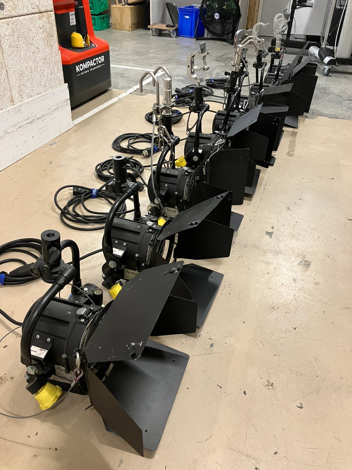 9x fresnel Strand Bambino 650W quartzcolor, Ophalen, Gebruikt, Zwolse Theaters, Spinhuisplein 14 8011 ZZ Zwolle