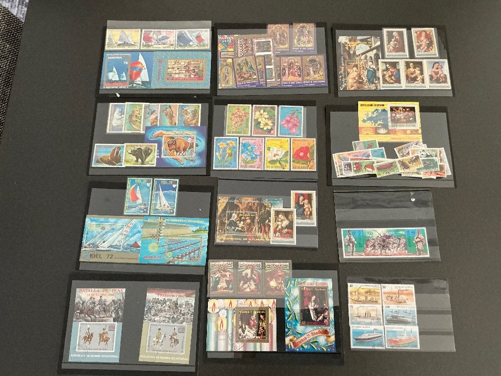 12 kaartjes met motief postzegels, Verzenden, Overige thema's