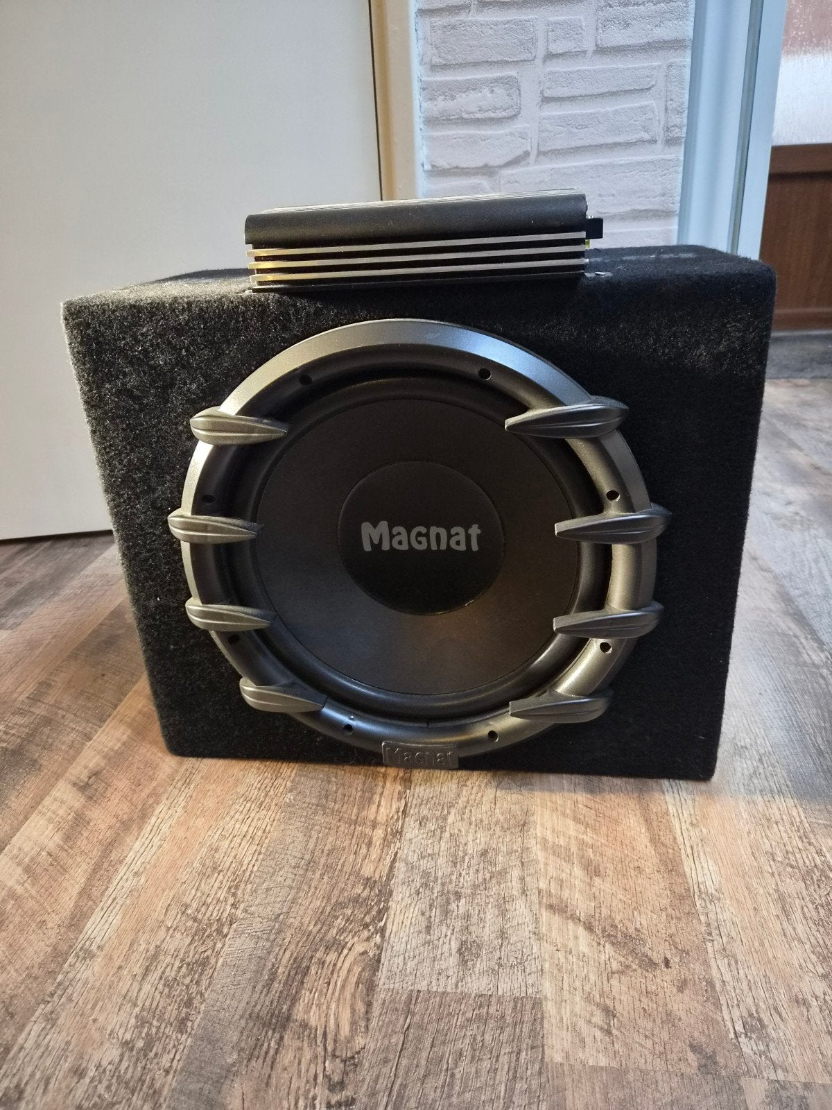 Subwoofer Magnat met versterker, Ophalen