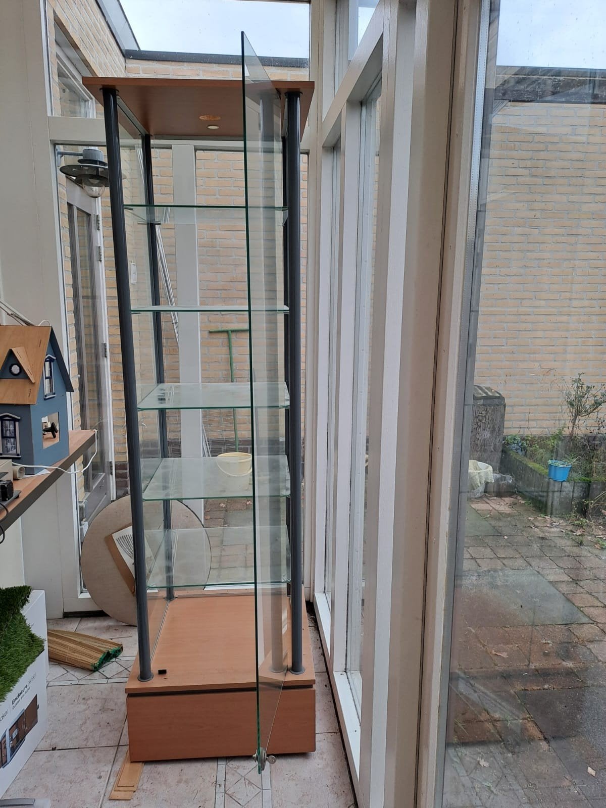 Twee dezelfde glazen vitrinekasten, Ophalen, Met deur(en), 200 cm of meer, 50 tot 100 cm