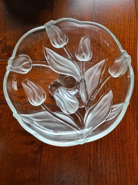Glazen schaal met Tulpen geslepen glas, Huis en Inrichting, Schaal, Rond, Ophalen of Verzenden, Glas