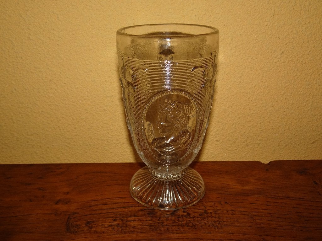 Geperst mosterd glas uit Leerdam met afbeelding Wilhelmina, Antiek en Kunst, Antiek | Glas en Kristal, Ophalen of Verzenden
