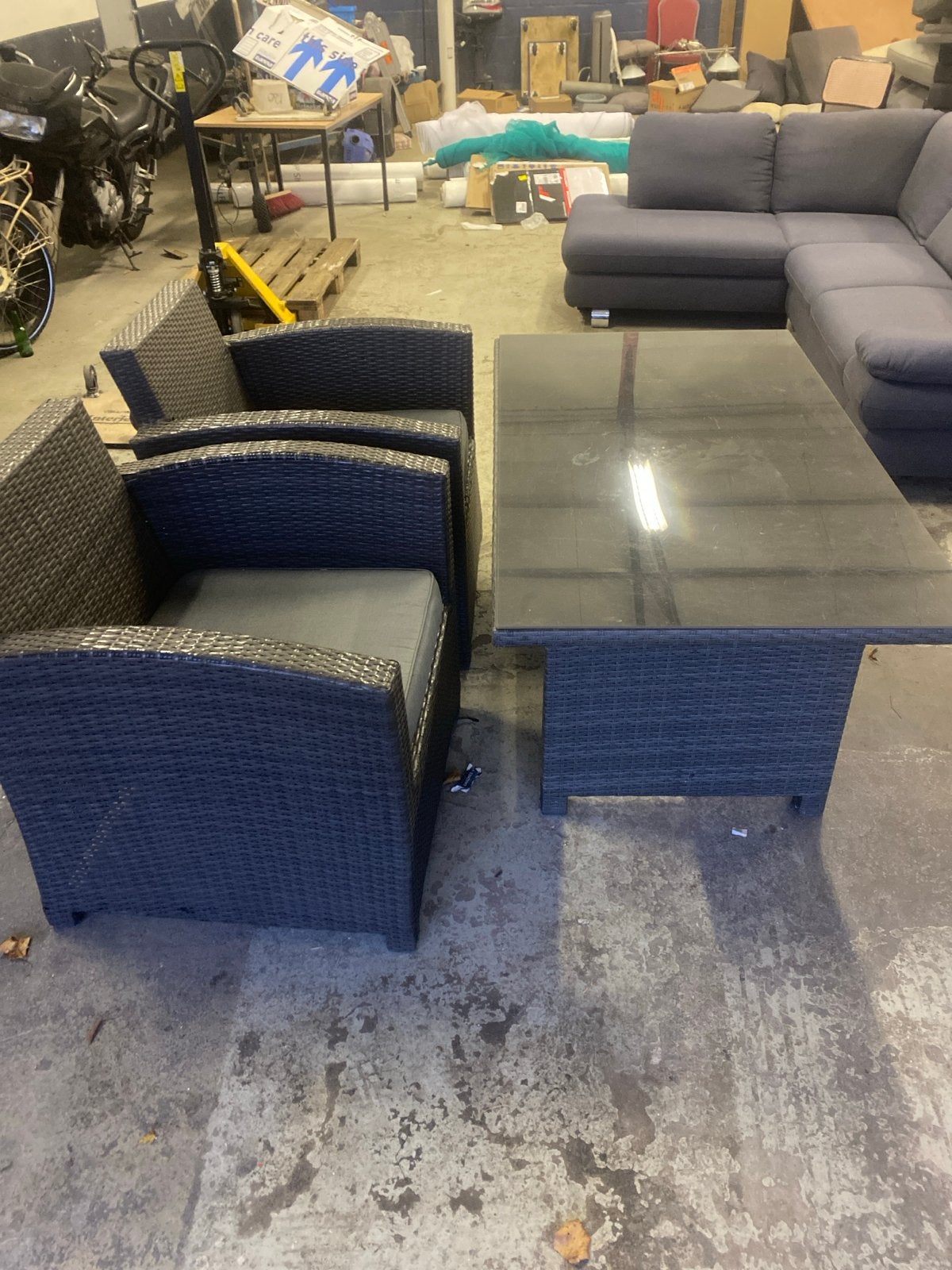 Wicker Tuinset met Glazen Tafel en 2 Stoelen, Tuin en Terras, 2 zitplaatsen, Wicker, Gebruikt, Ophalen of Verzenden