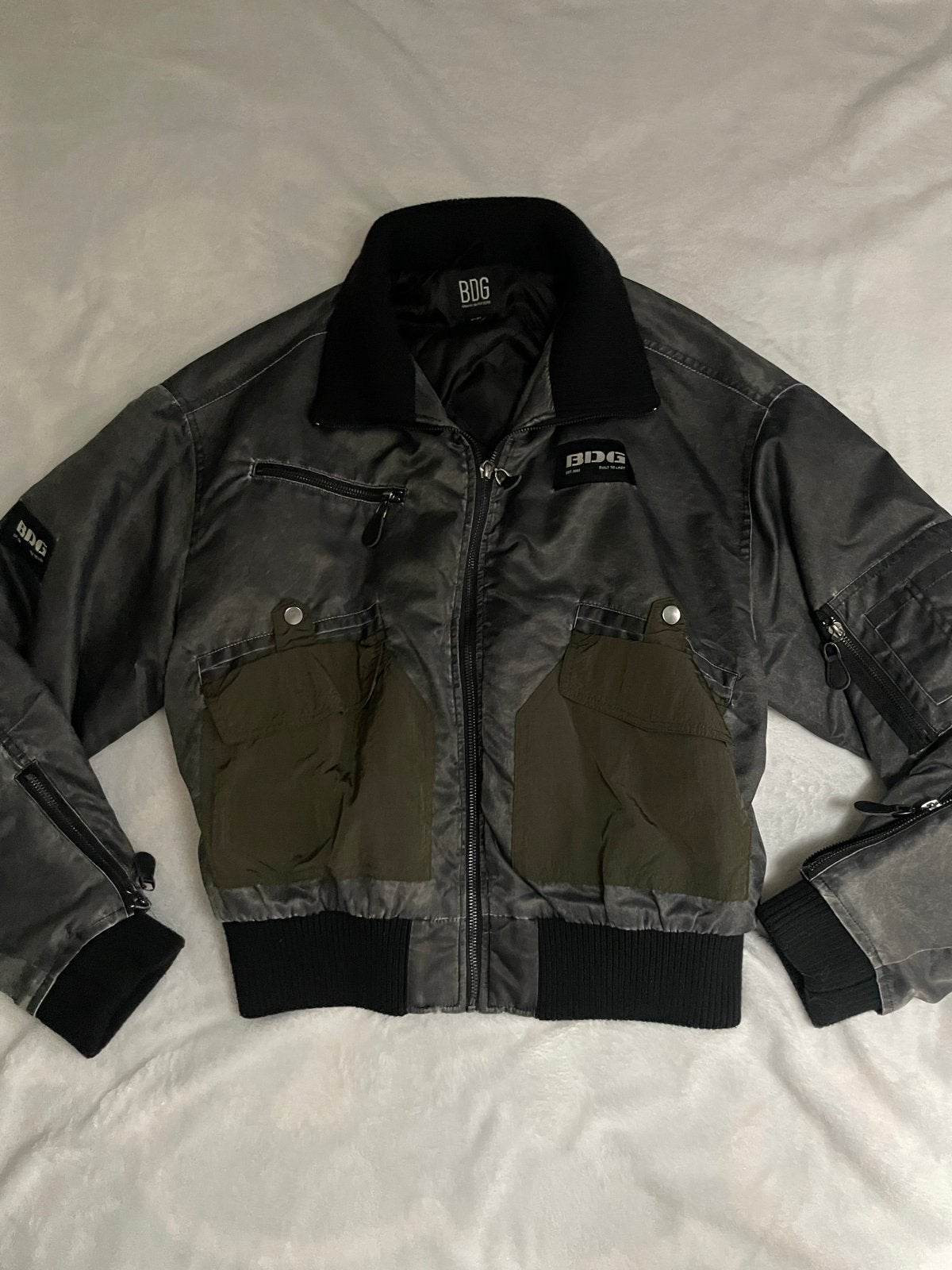 BDG Avril Nylon Bomberjack - Urban Outfitters, Ophalen of Verzenden, Zo goed als nieuw, Maat 38/40 (M), Grijs