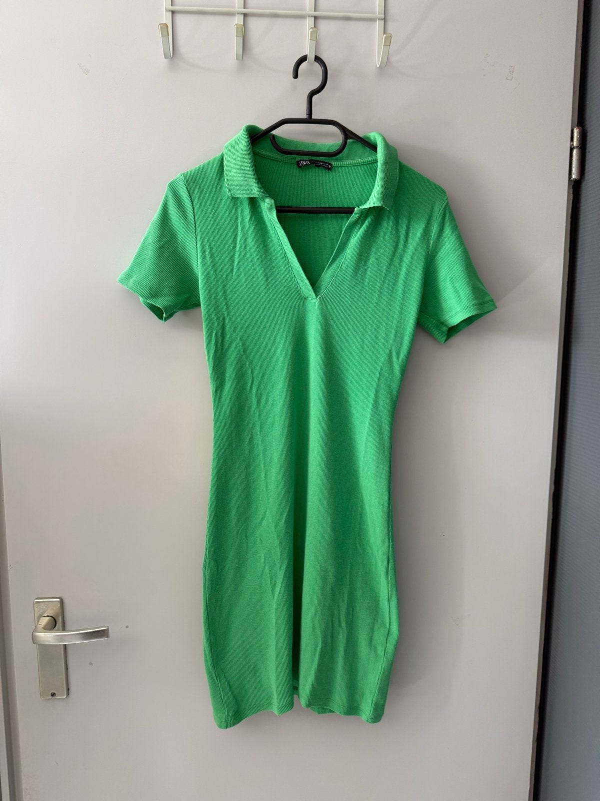 Groen geribbeld jurkje van Zara - Maat M, Ophalen of Verzenden, Zo goed als nieuw, Maat 38/40 (M), Groen