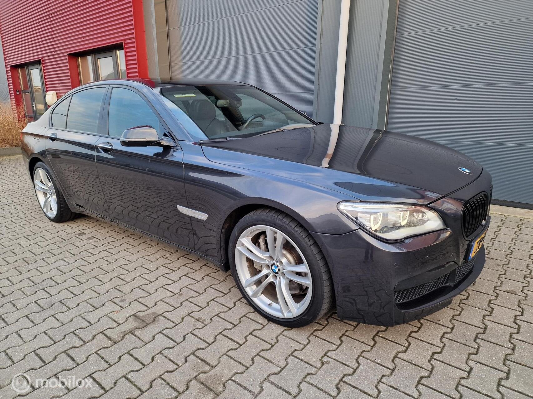BMW 750i High Executive /pano-dak /Softclose/ leder, Auto's, Automaat, Euro 5, Achterwielaandrijving, Gebruikt