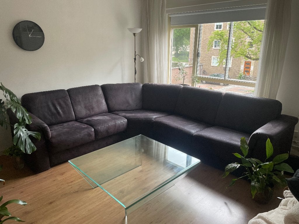 Bruin suède hoekbank, Huis en Inrichting, Ophalen, 250 tot 300 cm, Gebruikt, Hoekbank