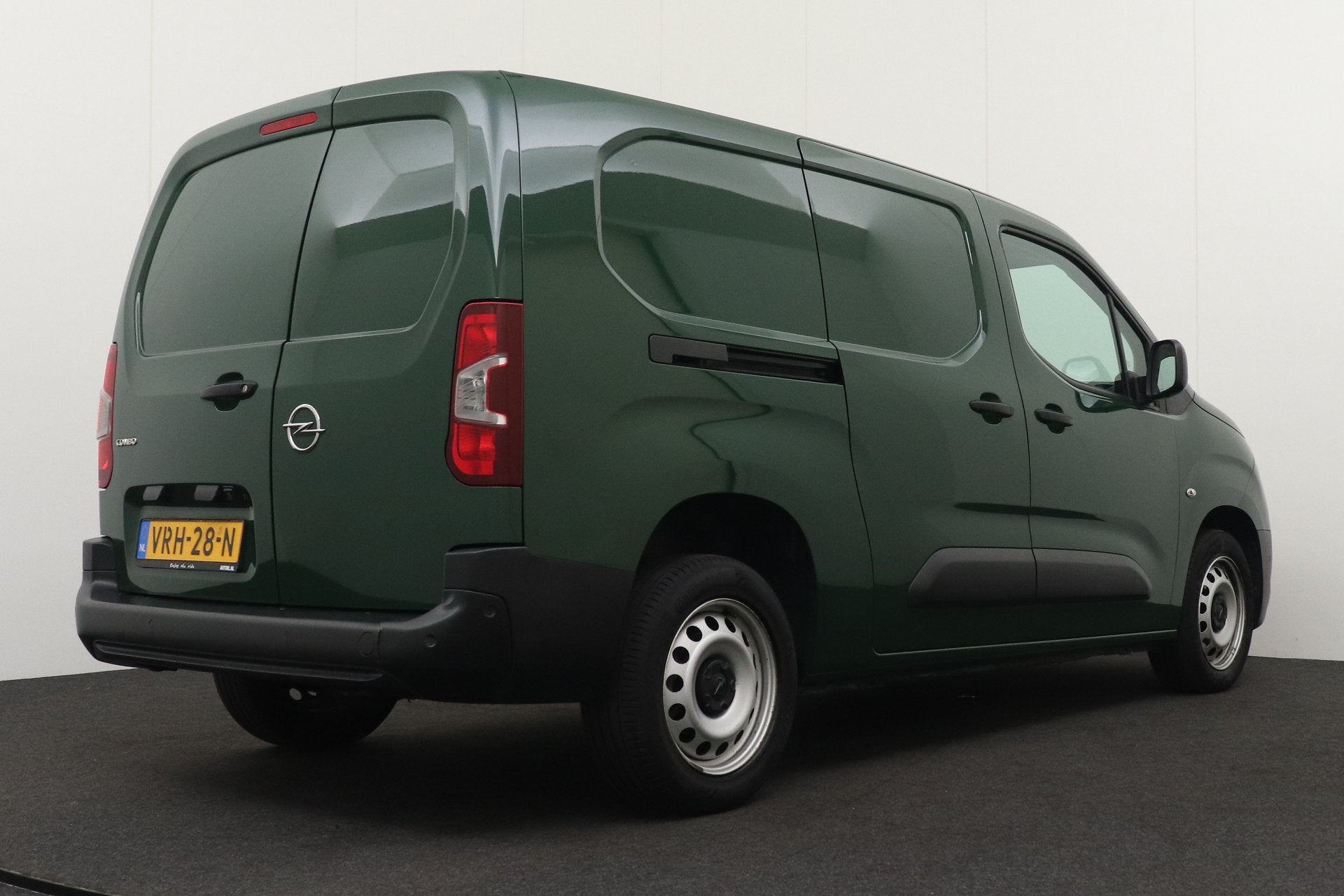 Opel Combo 1.2 111 PK Turbo L2 Edition Plus Camera Dodehoek, Auto's, Bestelauto's, Voorwielaandrijving, Gebruikt, 1199 cc, Bedrijf