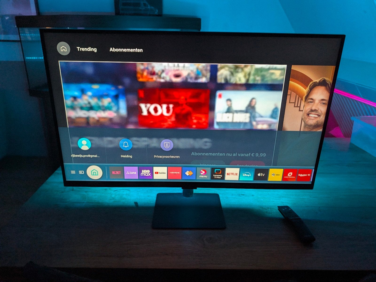 SAMSUNG M7 4K 32inch  SMART TV/MONITOR