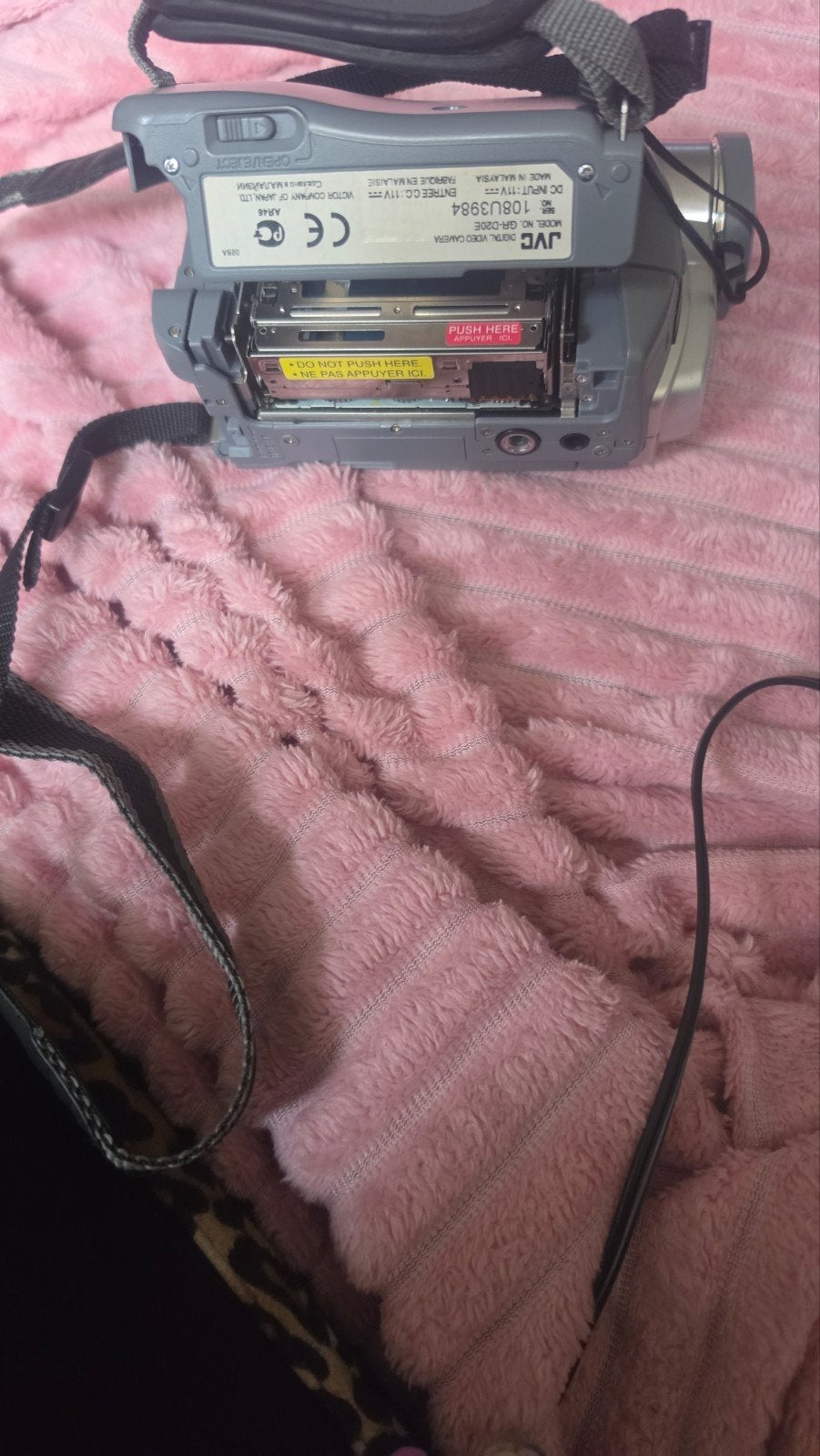 JVC MiniDV Videocamera - Zonder Oplader en Bandjes, Mini dv, JVC, Ophalen of Verzenden, Niet werkend
