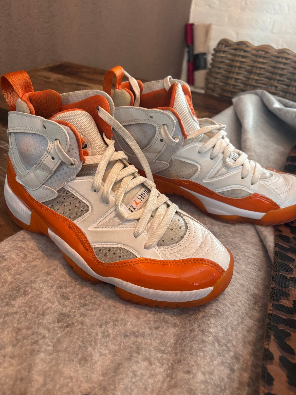 Nike Air Jordan 6 Rings Oranje/Wit Sneakers Maat 37.5, Ophalen of Verzenden, Zo goed als nieuw, Oranje, Sneakers of Gympen