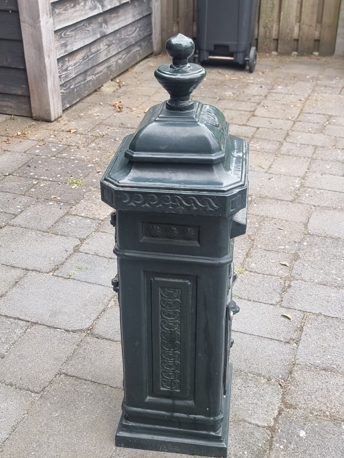 Antieke staande brievenbus, Tuin en Terras, Ophalen, Gebruikt, IJzer, Staande brievenbus