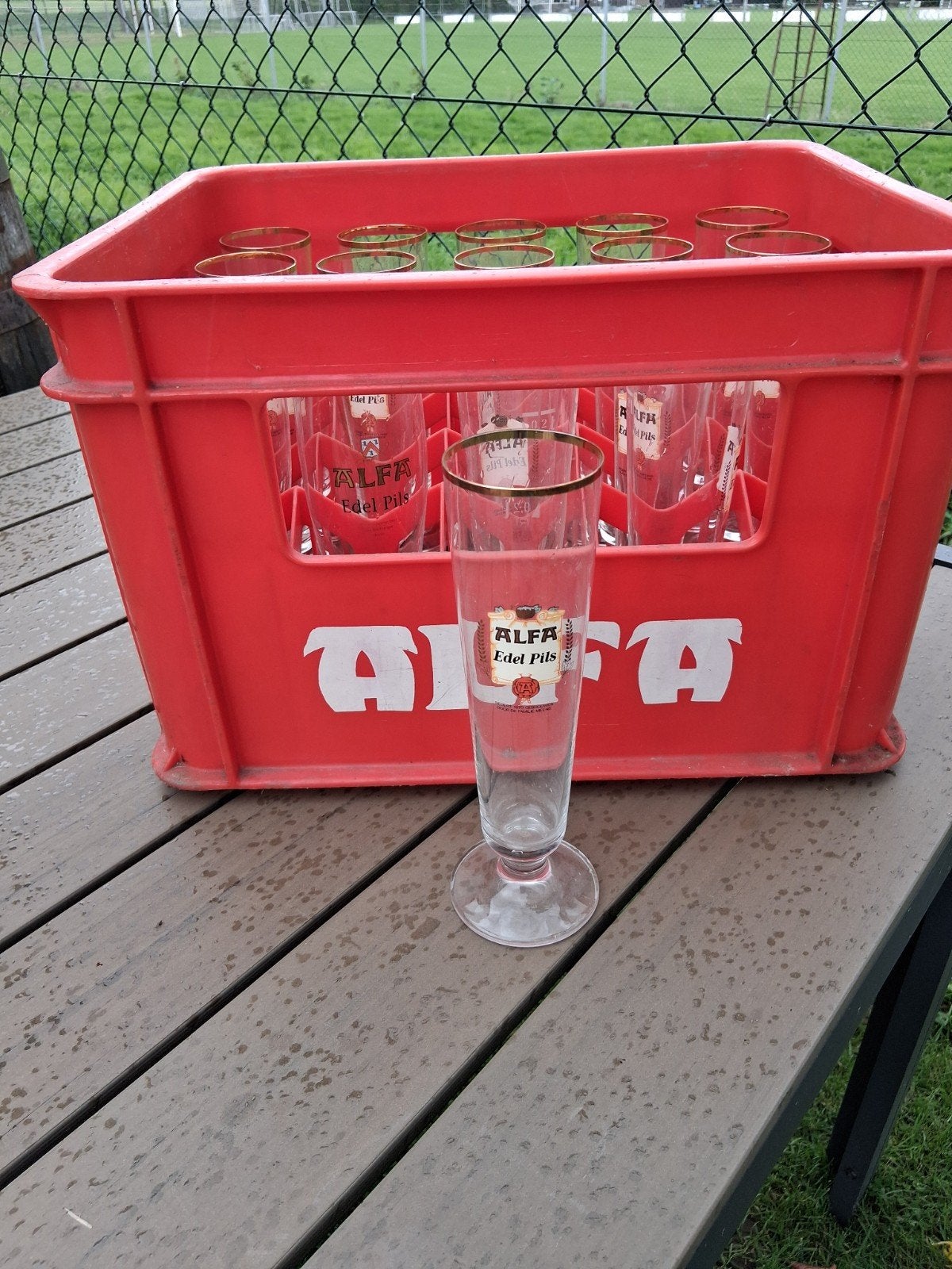 Vintage Alfa bierkrat met 20 glazen uit de jaren '70, Ophalen, Gebruikt, Glas of Glazen, Overige merken