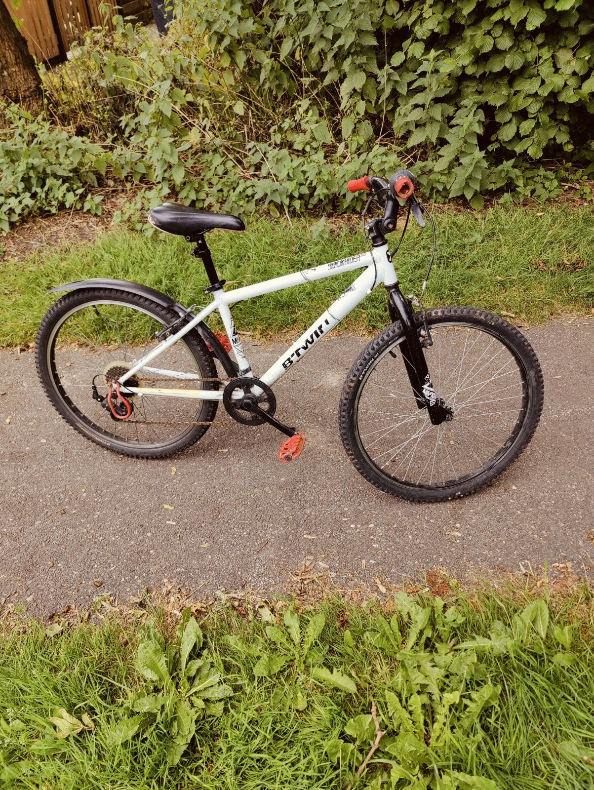 B'Twin Rockrider 300 mountainbike, wit/zwart, Ophalen of Verzenden, Gebruikt, Overige merken, Versnellingen