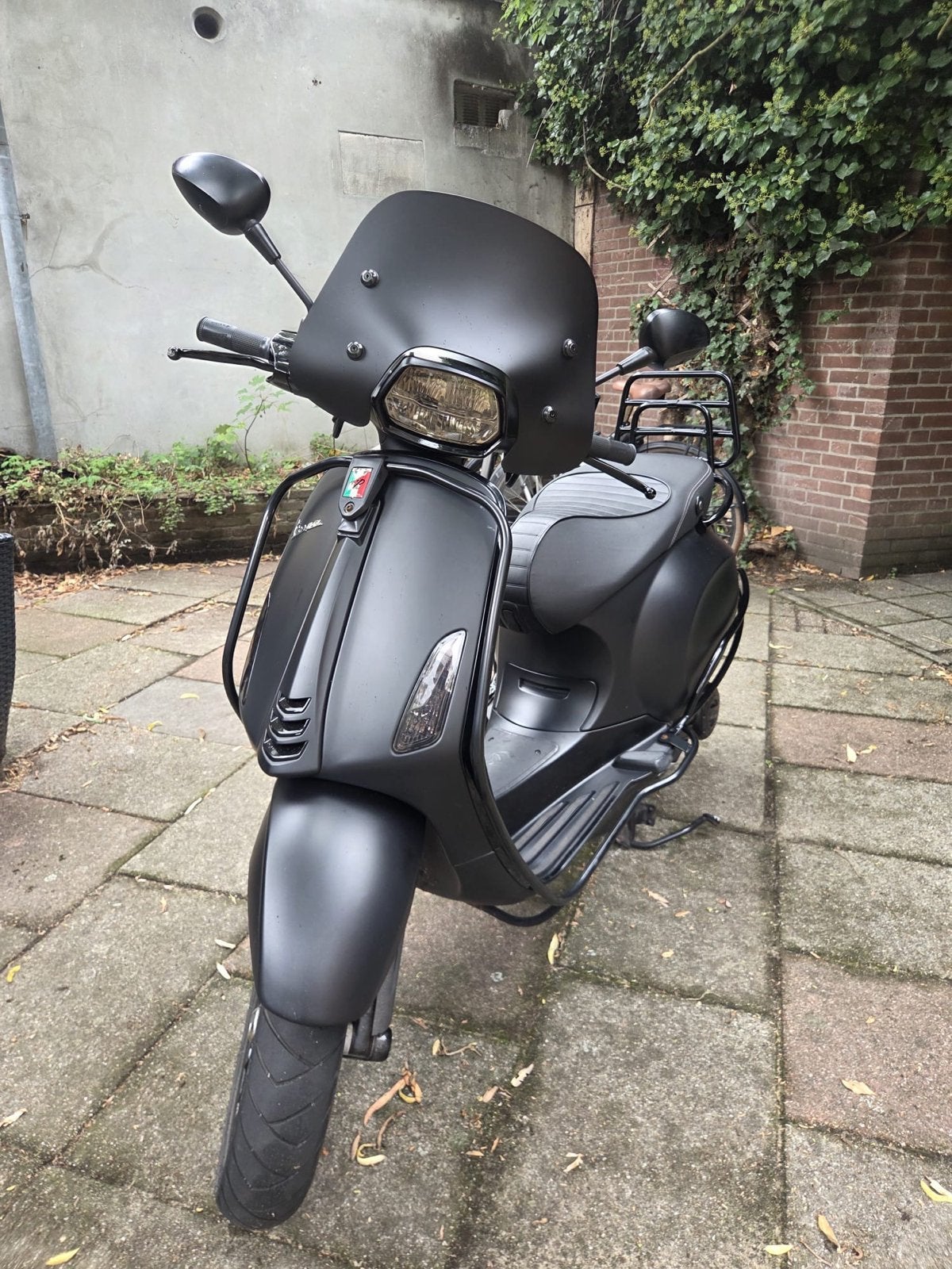 Vespa Sprint Mat grijs - Goed Onderhouden met Extra Scherm, Fietsen en Brommers, Scooters | Vespa, Ophalen, Gebruikt, Overige modellen