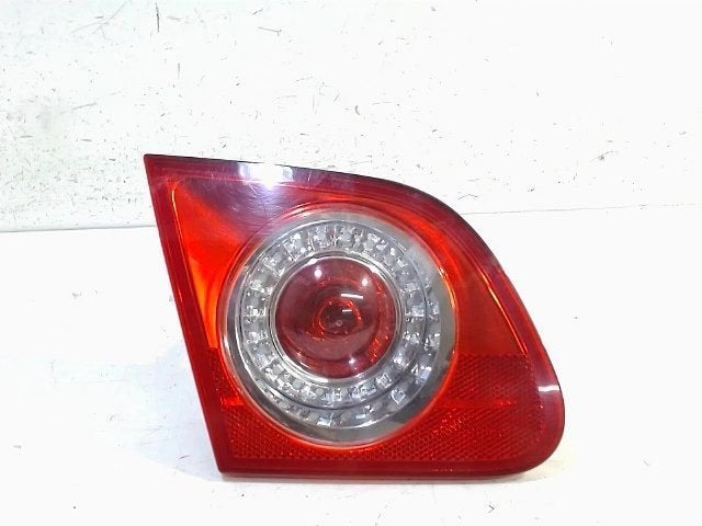 Achterlicht kofferdeksel achterklep links Volkswagen Passat, Auto-onderdelen, Verlichting, Onderdelen@venauto.nl, Van der Ven Autorecycling B.V.