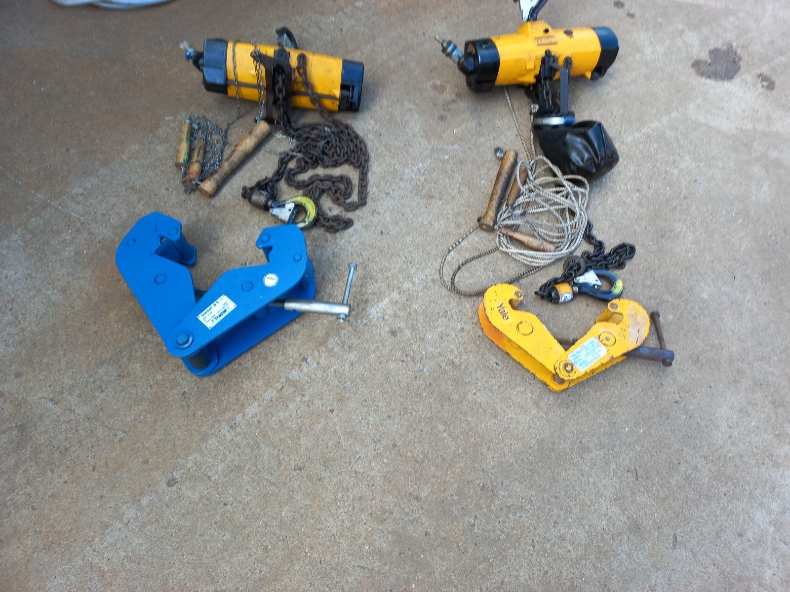 2 lucht takkels atlas copco 500 kg per stuk
