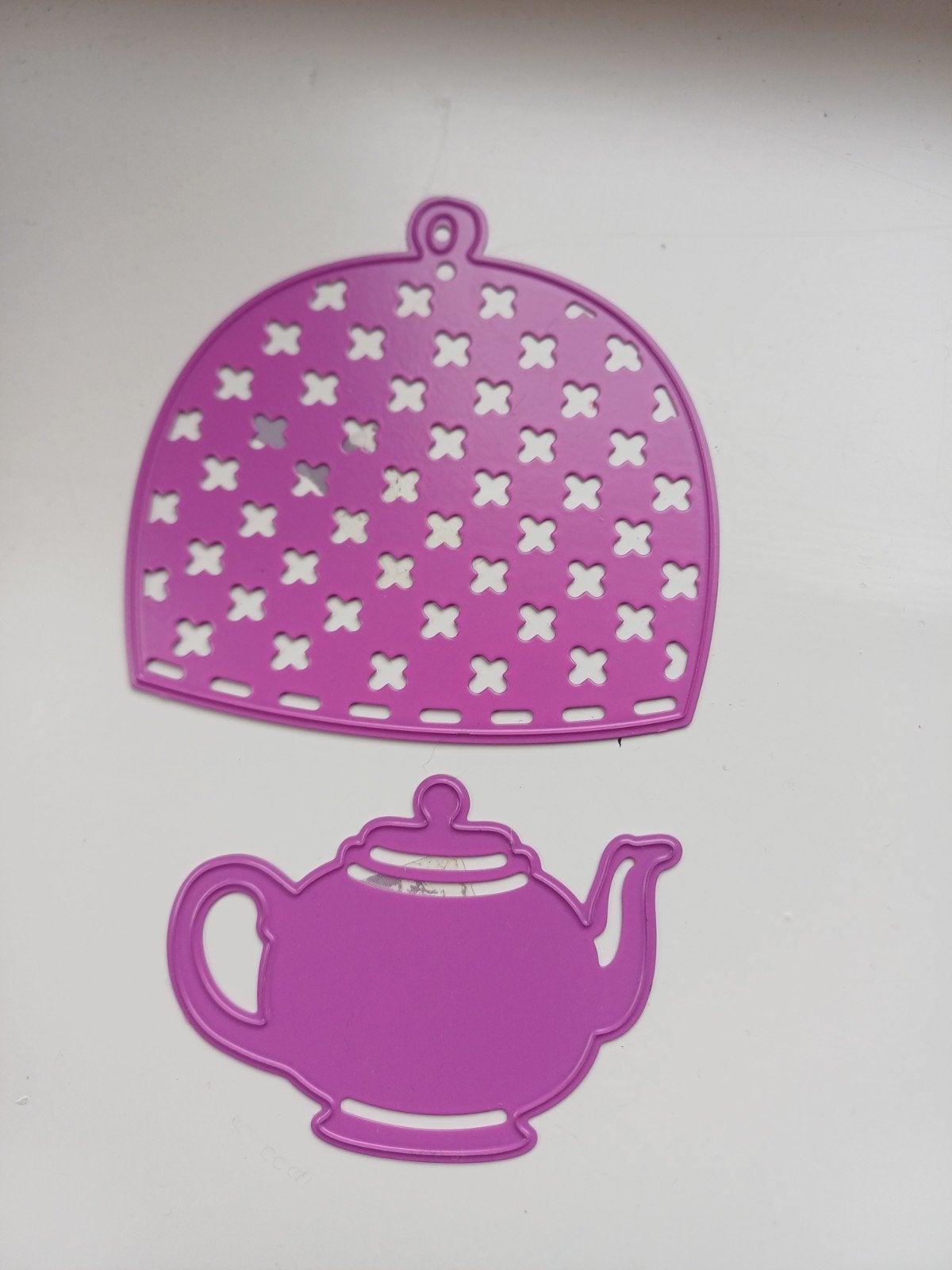 Joy! Crafts snij- en embossingmal theepot en theemuts, Geschikt voor snijden, Gereedschap of Toebehoren, Zo goed als nieuw, Paars