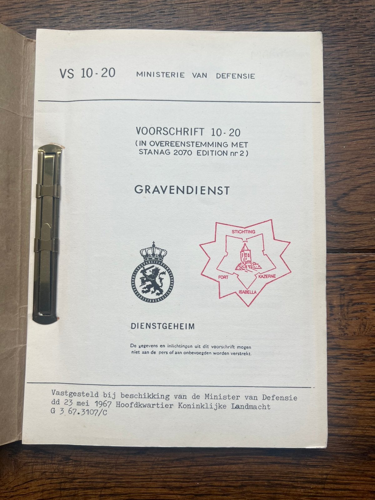 KL Defensie voorschrift gravendienst identificatie berging, Verzamelen, Verzenden, Nederland, Embleem of Badge, Landmacht