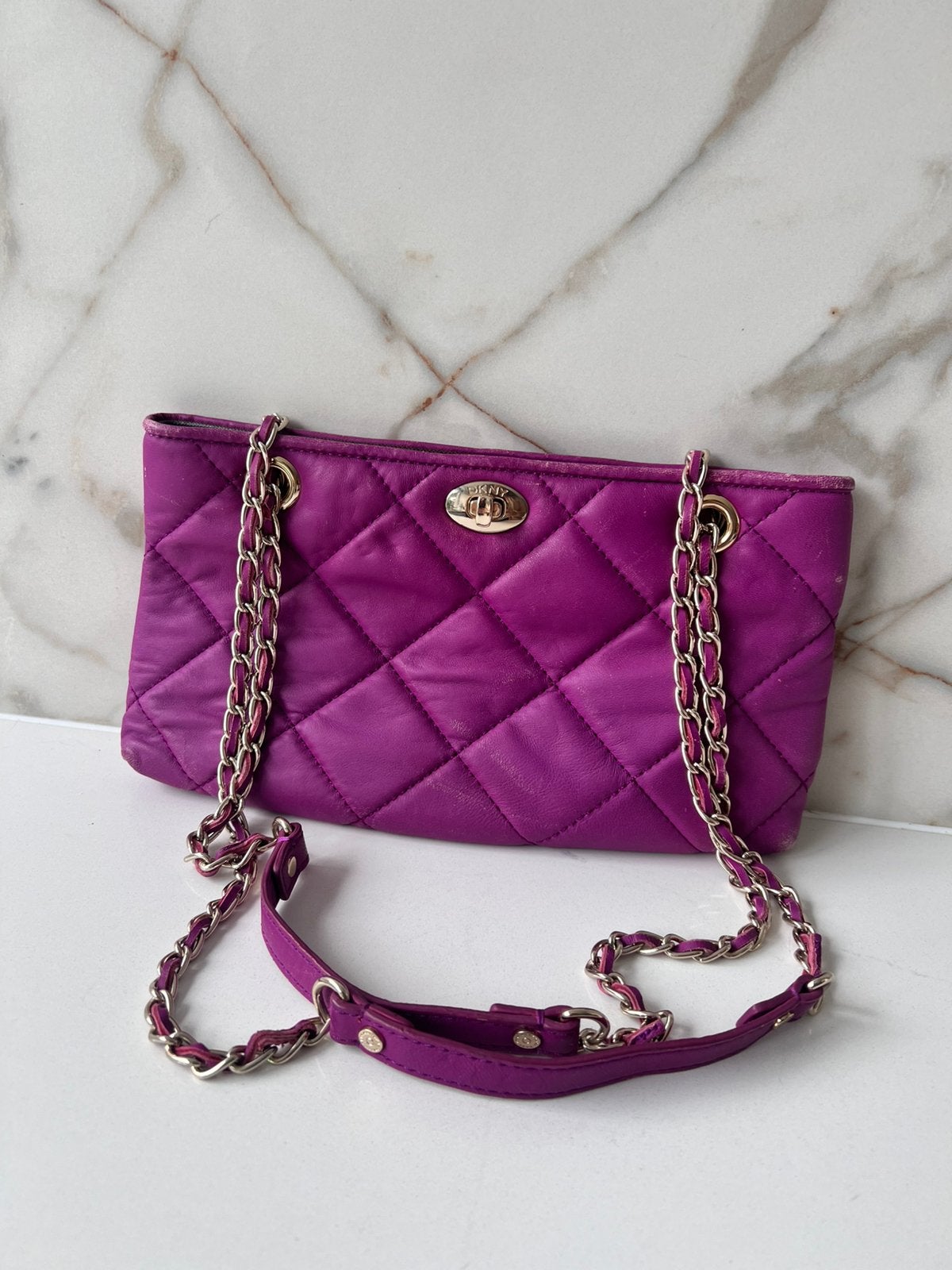 DKNY PAARS ROZE ECHT LEREN SCHOUDERTAS CROSS BODY TAS, Ophalen of Verzenden, Zo goed als nieuw, Roze, Schoudertasje