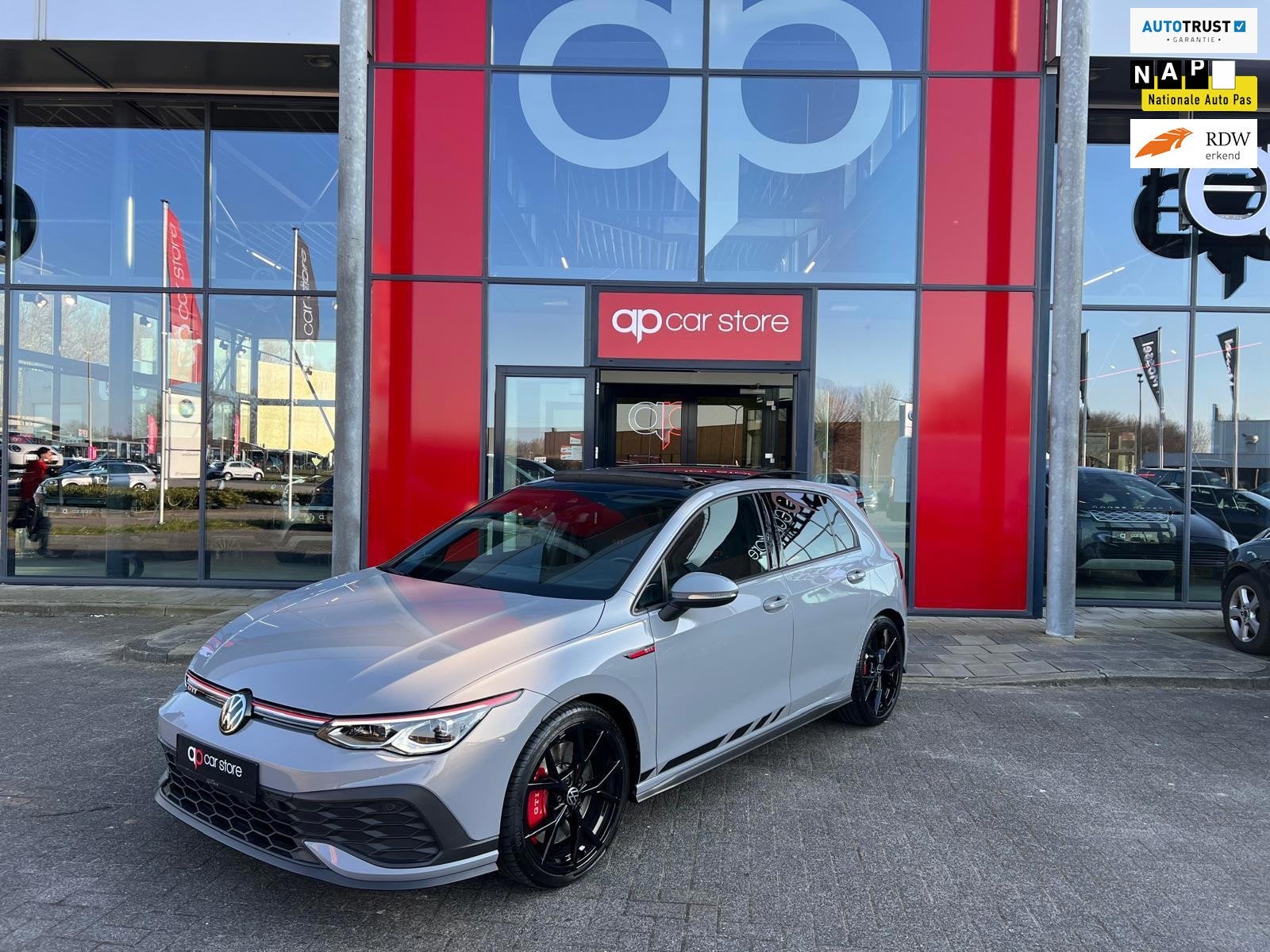 Volkswagen Golf 2.0 TSI GTI Clubsport Panorama Carplay LED, Auto's, Dealer onderhouden, Zwart, 4 cilinders, 1984 cc