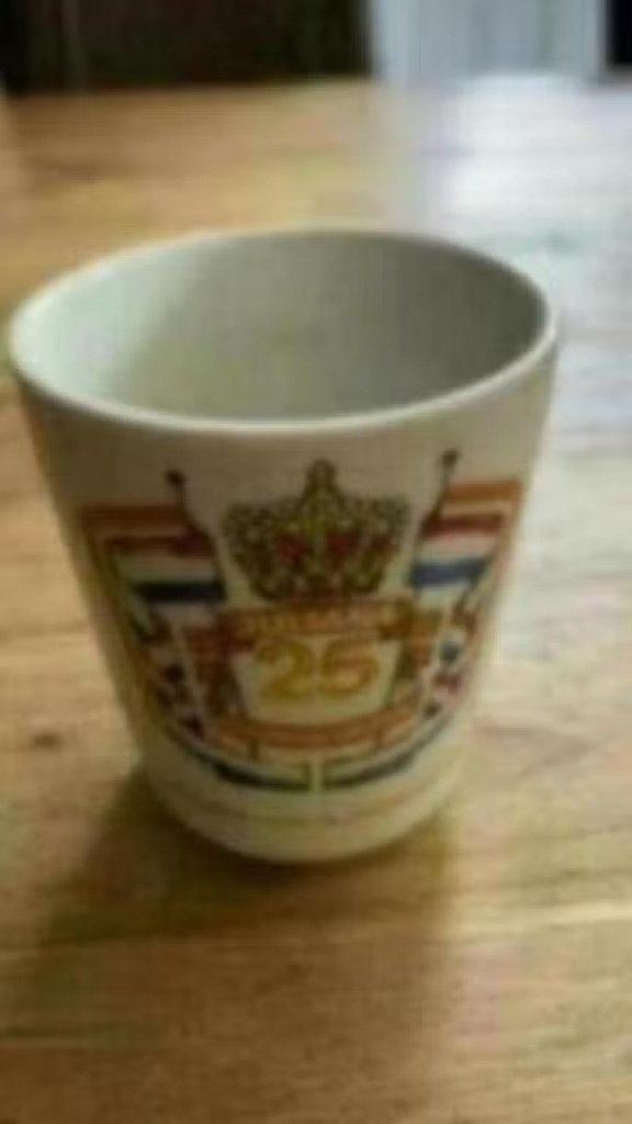 beker juliana 25 jaar regeringsjubileum, Ophalen of Verzenden, Zo goed als nieuw, Servies