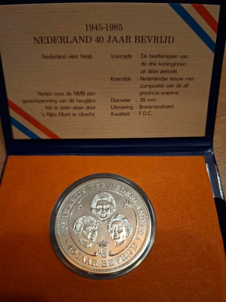 Gedenkpenning 40 Jaar Bevrijd - Drie Koninginnen, Postzegels en Munten, Munten | Nederland, Ophalen of Verzenden, Koningin Beatrix