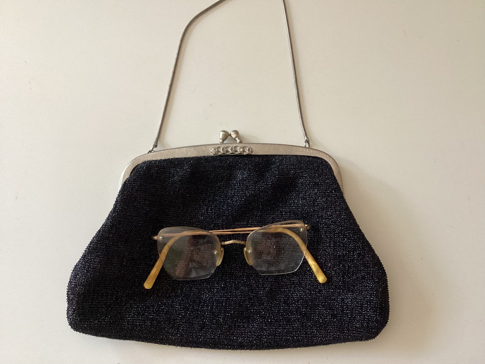 Antiek tasje met antiek brilletje ( in Hilversum ), Ophalen of Verzenden, Dames