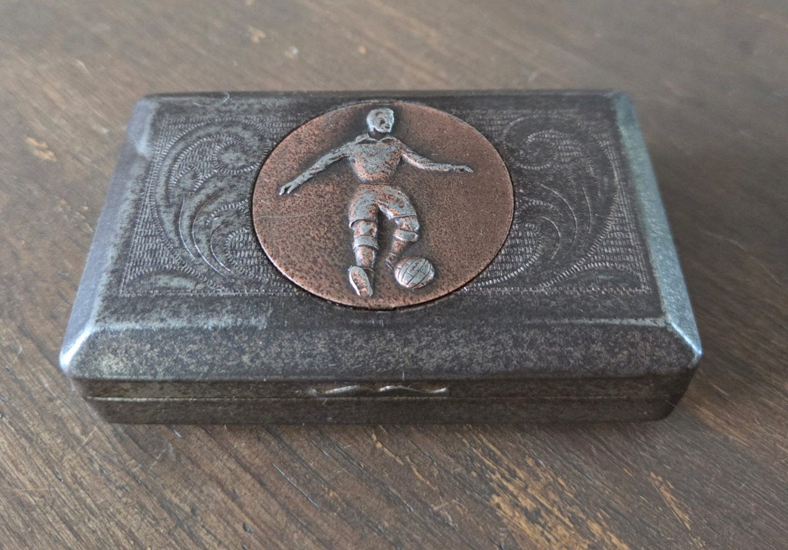 Vintage Sovjet (USSR) tabaksdoosje - voetbal - Jaren 30/50, Antiek en Kunst, Ophalen of Verzenden