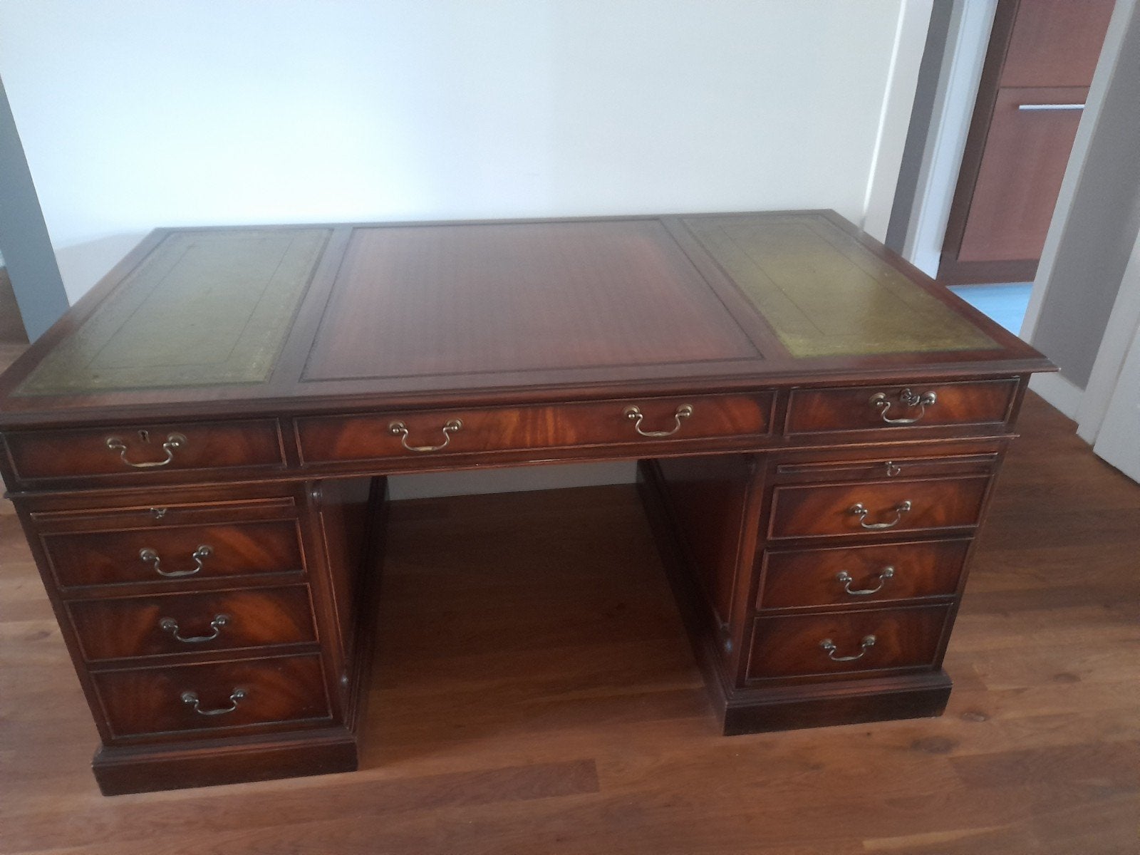 Antiek Mahonie Bureau met Groen Leren Inleg, Ophalen of Verzenden