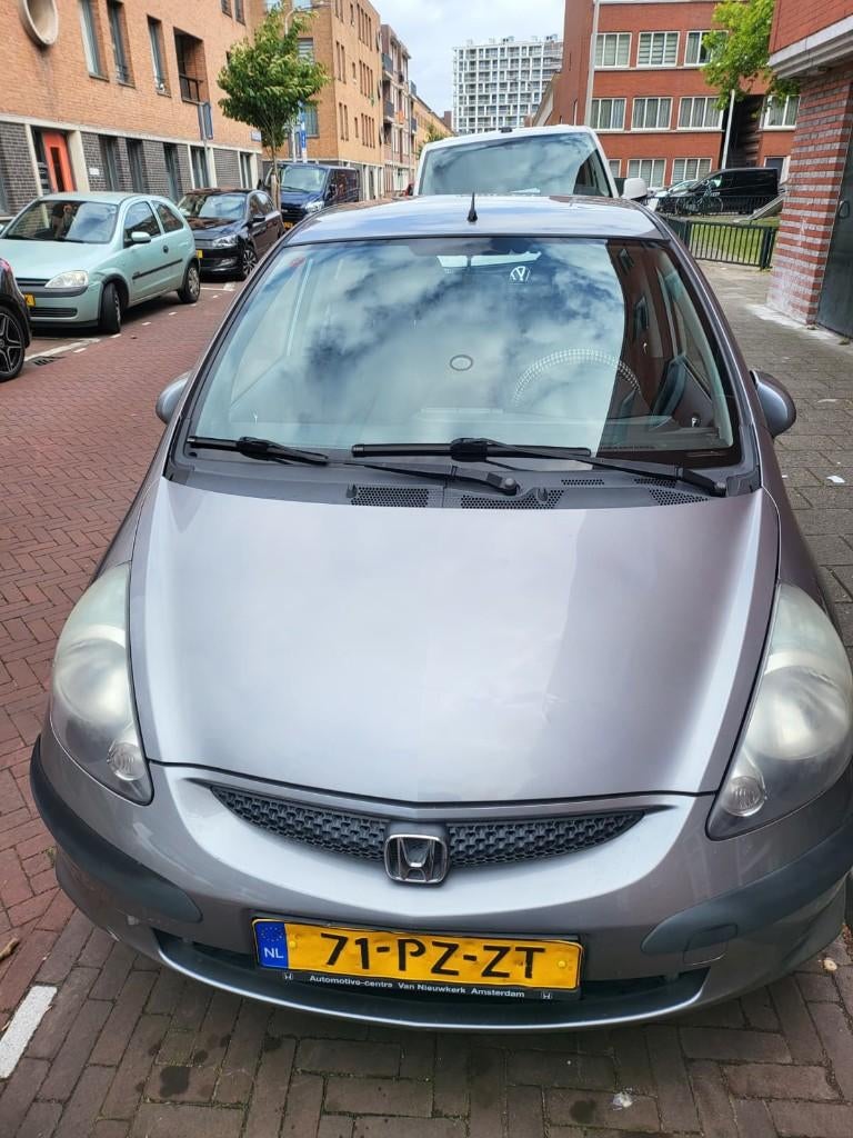 Honda Jazz 1.4 I CVT 2005 Grijs, Auto's, Honda, 83 pk, 450 kg, 40 €/maand, 4 cilinders