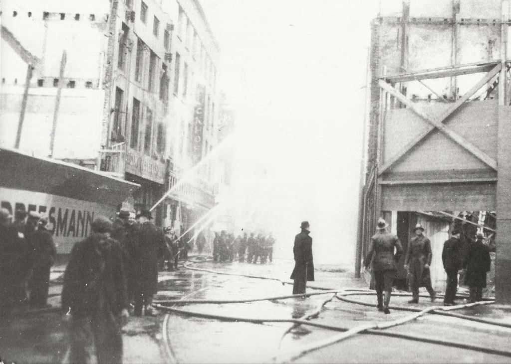 Utrecht Galerij Modern in de brand met Brandweer Foto, Ophalen of Verzenden, 1920 tot 1940, Ongelopen, Utrecht