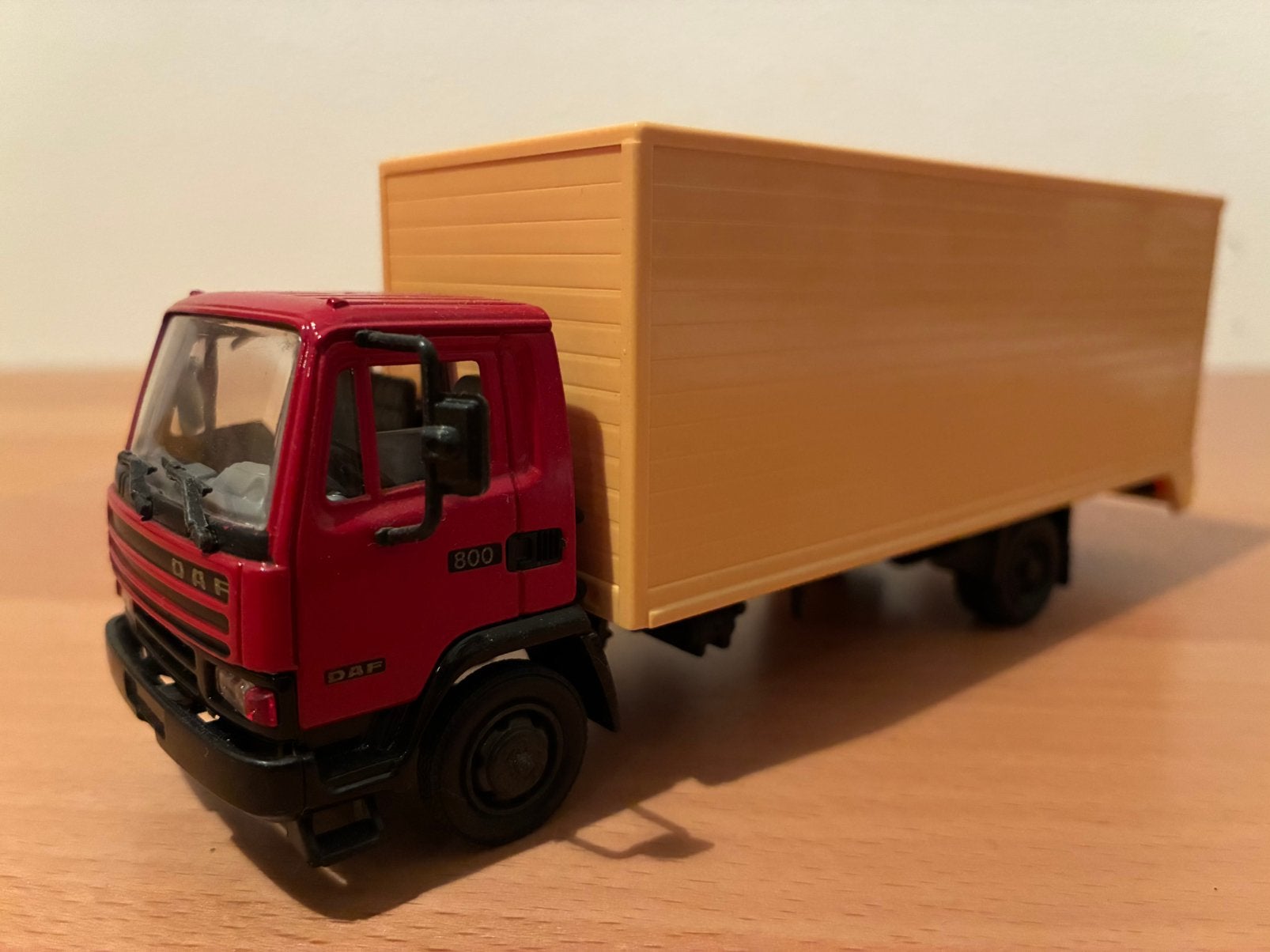 AHC Models DAF 800 bakwagen, Hobby en Vrije tijd, Modelauto's | 1:43, Ophalen of Verzenden, Zo goed als nieuw, Bus of Vrachtwagen