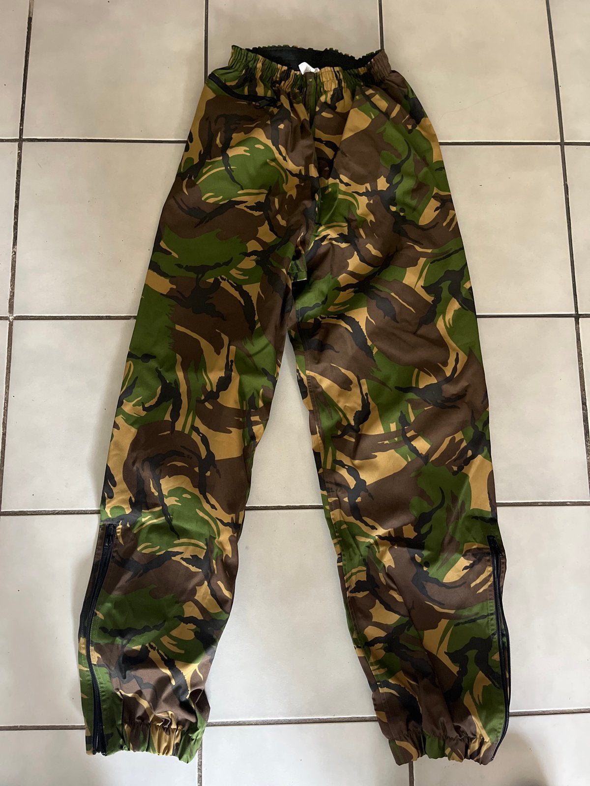 Defensie Woodland Camo Broek - Waterdicht en Ademend, Ophalen of Verzenden, Nieuw, Maat 52/54 (L), Meerkleurig