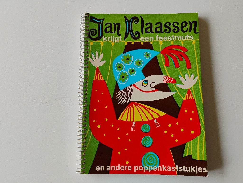 Boek Poppenkaststukjes Jan Klaassen krijgt een feestmuts, Ophalen of Verzenden, Zo goed als nieuw